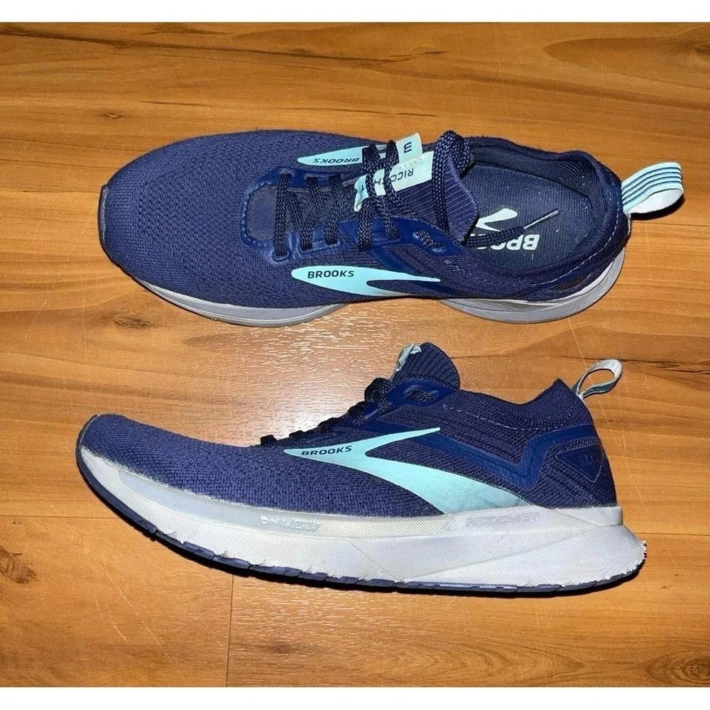 Womens Brooks Ricochet.3 Running Walking Lace Up Sneakers